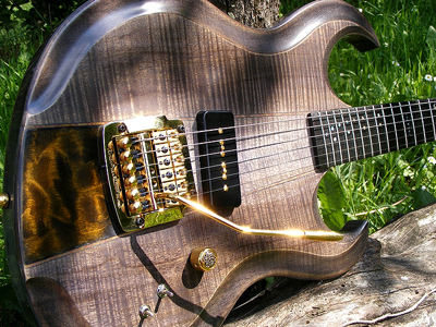 Figured Myrtlewood Guitar "Walkyrie" by AMV Luthier, France Email